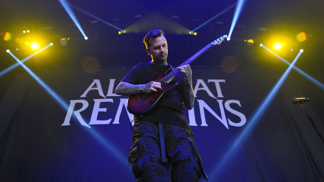 2000s Band Announces Replacement for 7-Year Guitarist - AOL