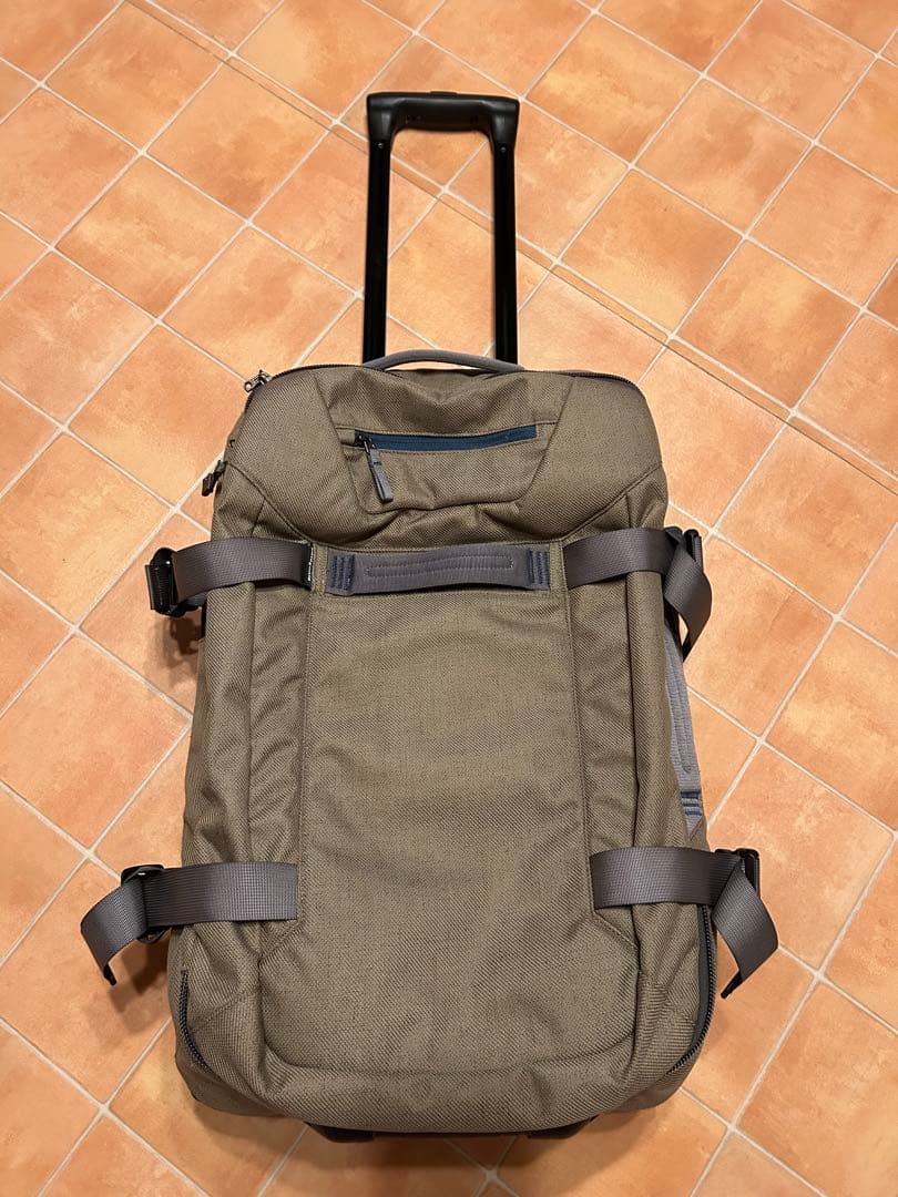Patagonia パタゴニア　キャリーバック patagonia（パタゴニア）の「Patagonia 'Transport' Rolling Carry-On